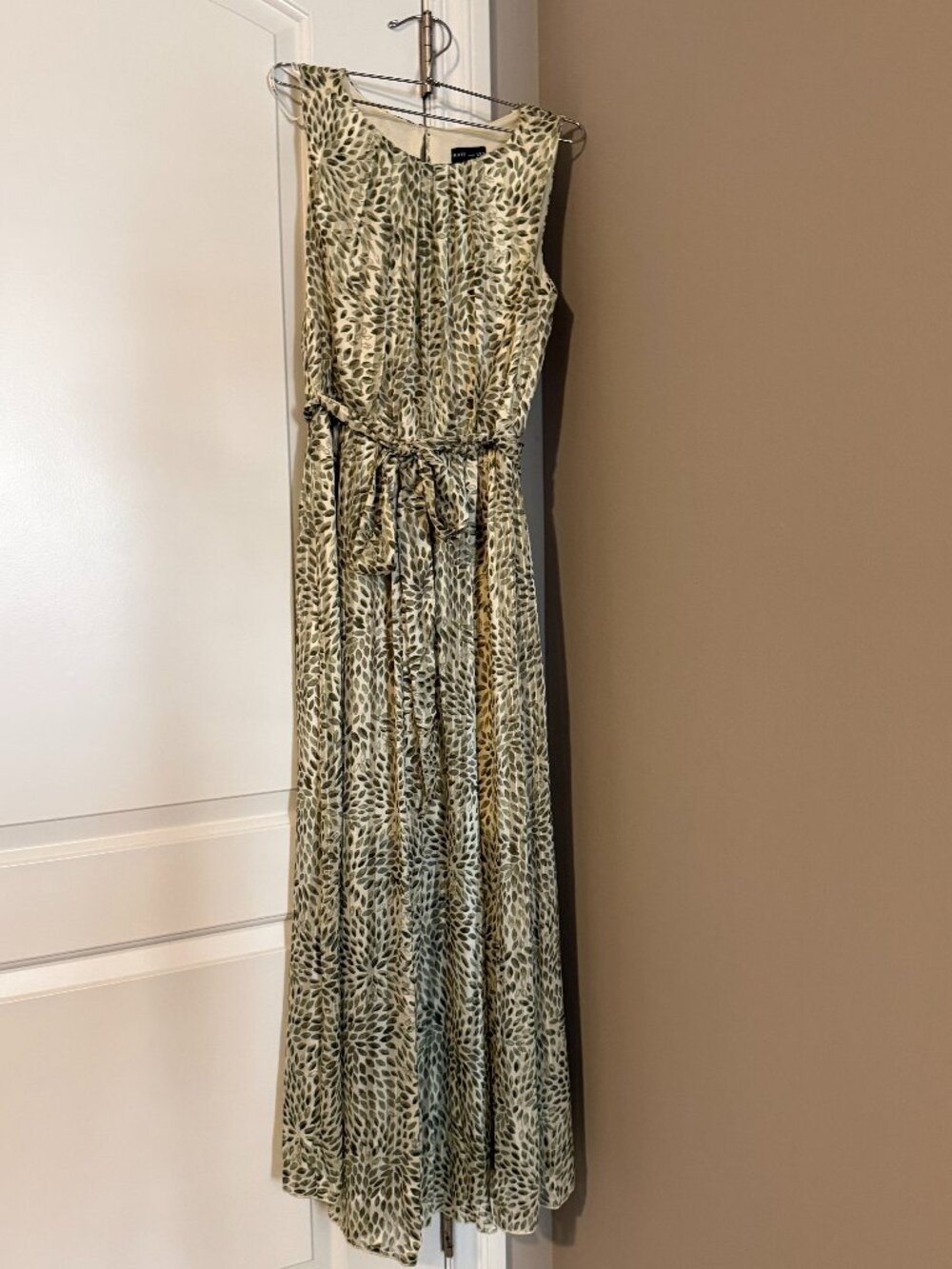 Kate & Lily Sleeveless Dress Size 6 Like New Cream/Olive Green